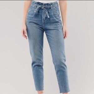 Hollister Super High Russ Paper Bag Belted Mom Jeans - size 4/27